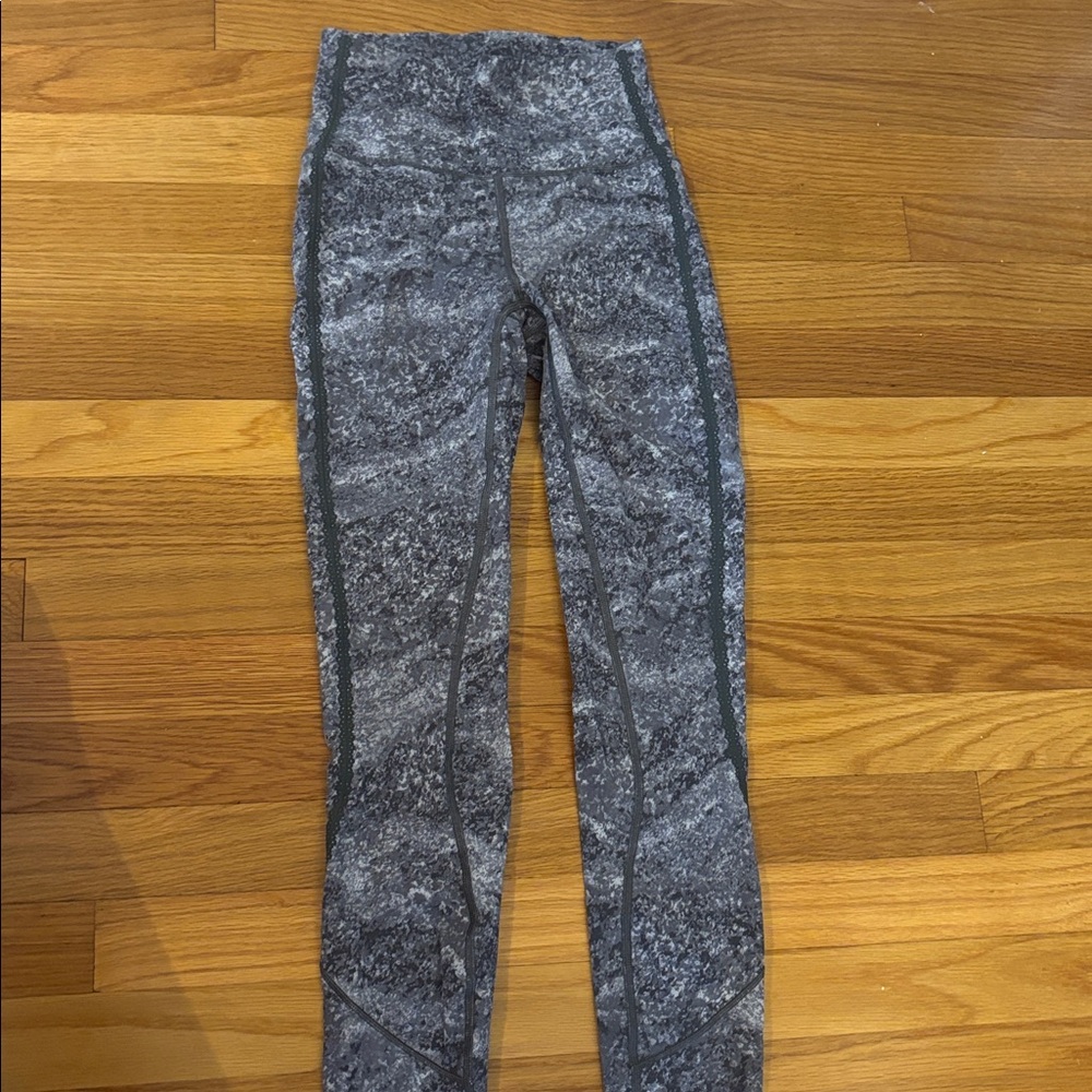 Lululemon Gray Patterned Leggings